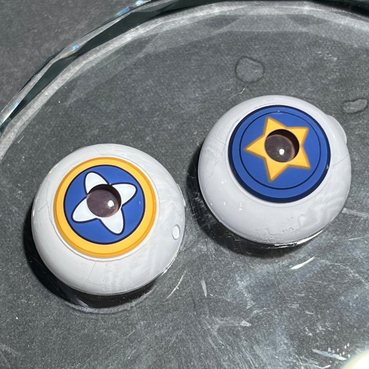 ComicPie HD272 - 3 Mike Morton Button eye - ComicPie